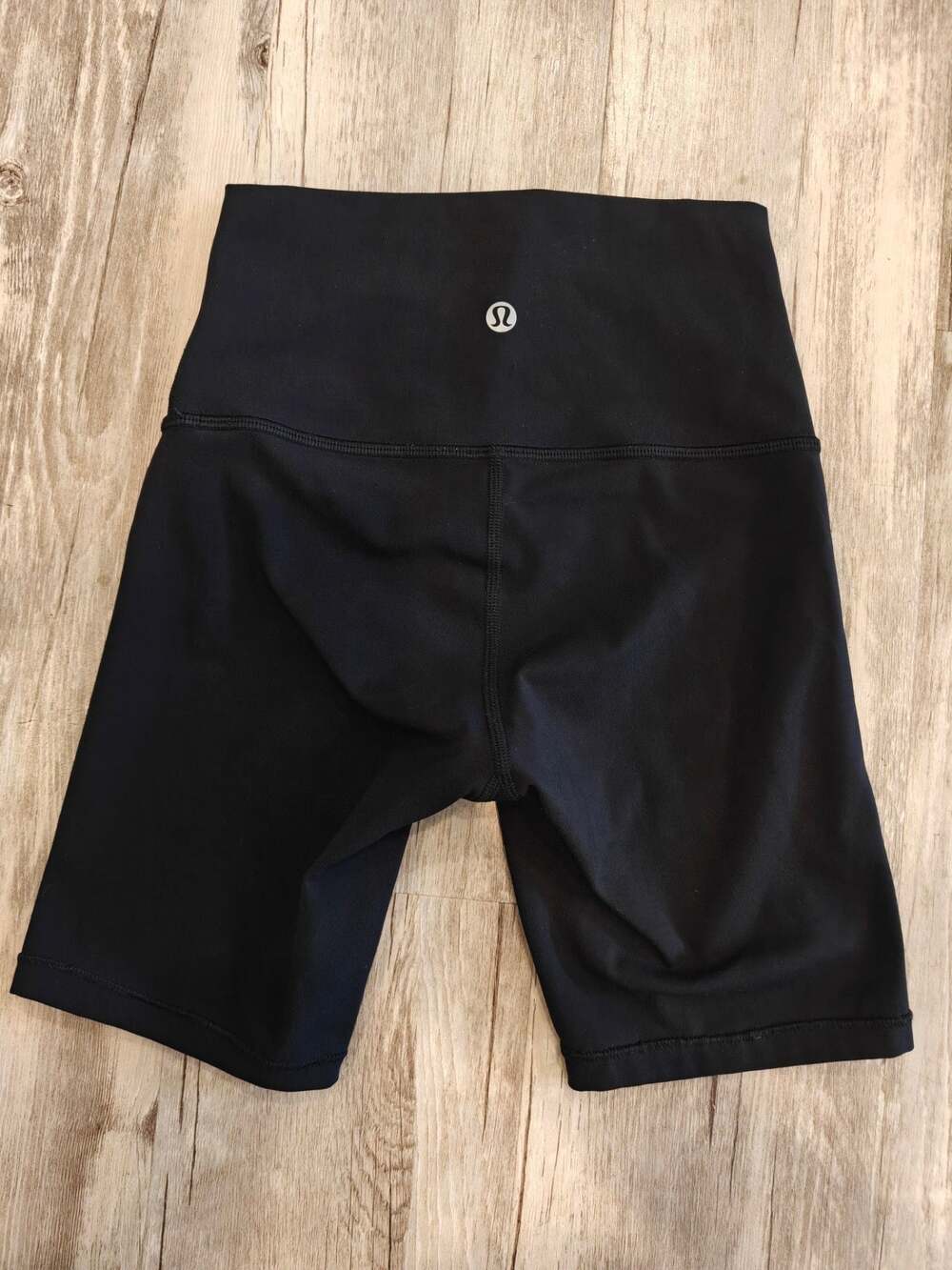 Lululemon Wunder Train High-Rise shorts 7 inch size 0 great condition Black